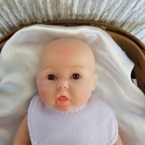 ♡ 6 inch Full Silicone Reborn Baby Doll With White Bib and Pants ♡ - Picture 2 of 10